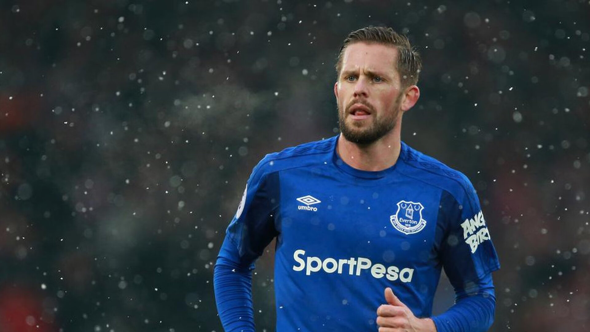 大屏幕上的祝福和呼喊，欧冠夜晚的感人瞬间，欧冠段子